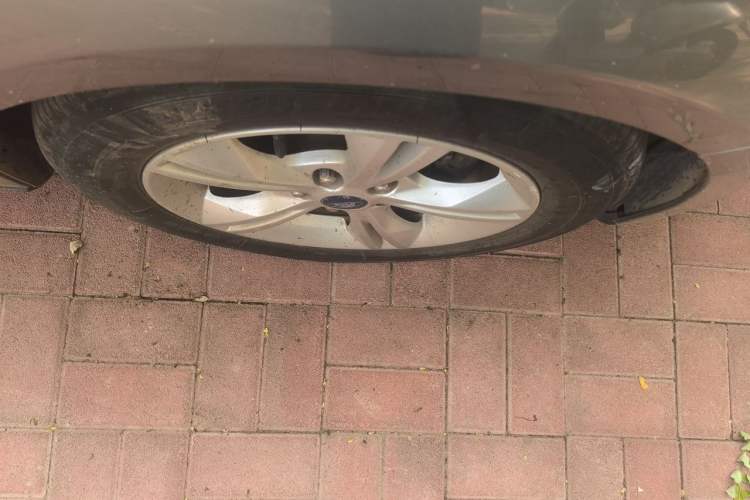 Used Ford Focus 2012 Hatchback 1.6L Automatic Fashion Edition Right Front Wheel Hub