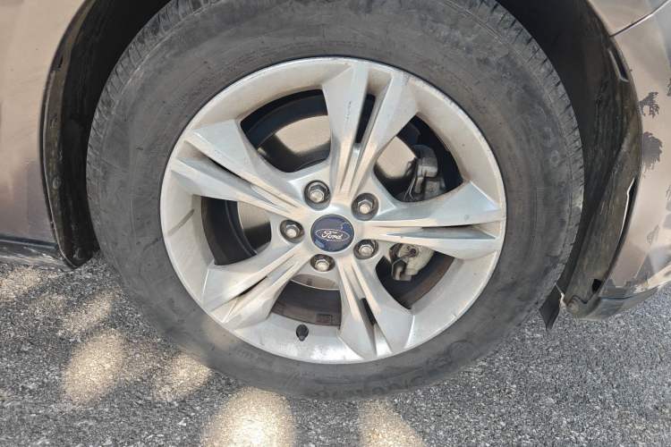 Used Ford Focus 2012 Sedan 1.6L Automatic Fashion Edition Right Front Wheel Hub
