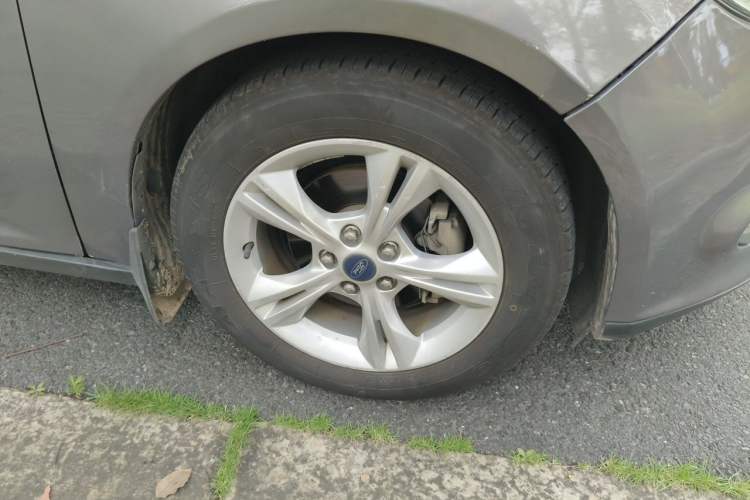 Used Ford Focus 2012 Sedan 1.6L Automatic Fashion Edition Right Front Wheel Hub