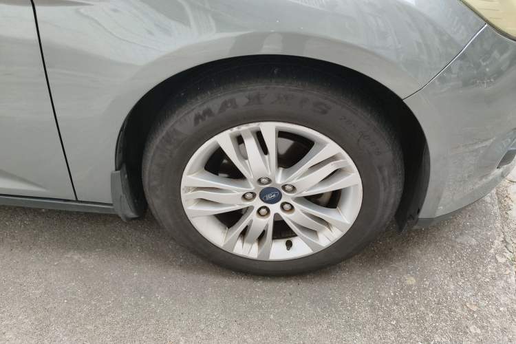 Used Ford Focus 2012 Sedan 1.6L Automatic Comfort Model Right Front Wheel Hub