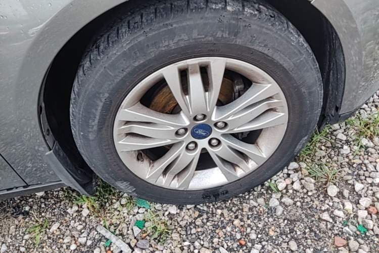 Used Ford Focus 2012 Sedan 1.6L Automatic Comfort Model Right Front Wheel Hub