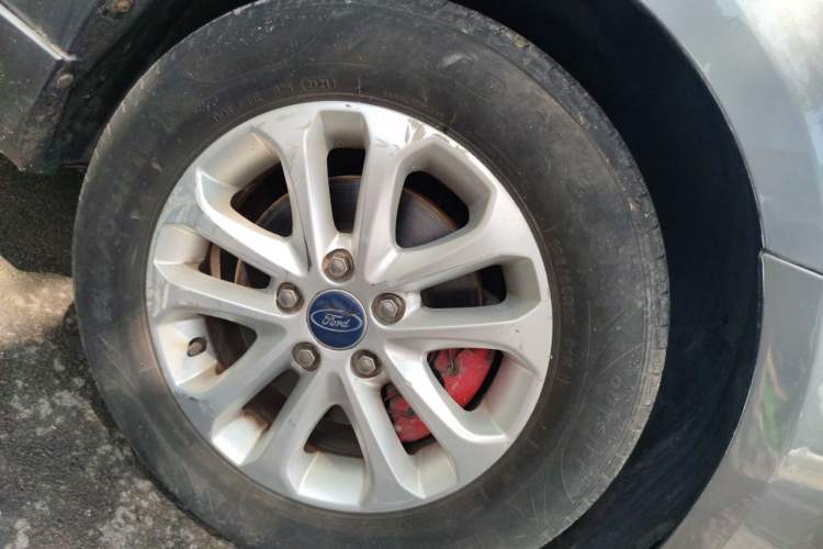 Used Ford Focus 2012 Hatchback Classic 1.8L Automatic Fashion Edition Right Front Wheel Hub