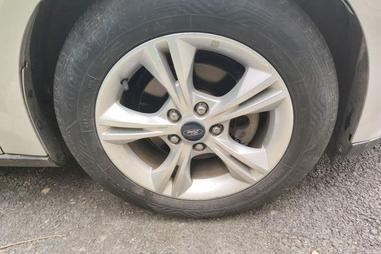 Used Ford Focus 2012 Hatchback 1.6L Automatic Fashion Edition Right Front Wheel Hub