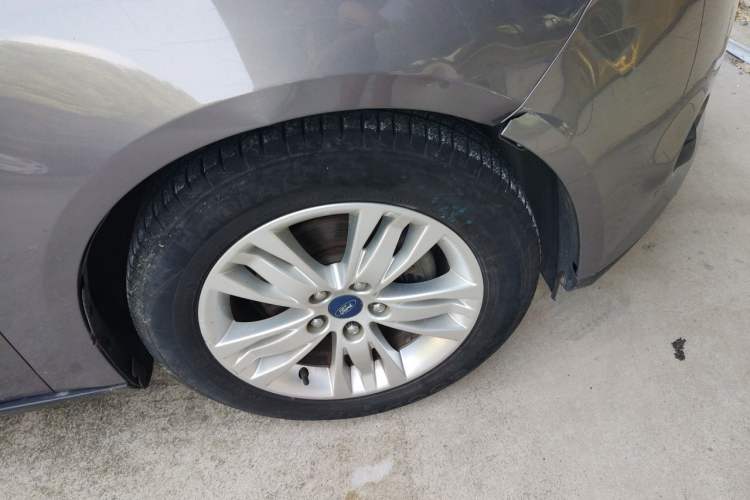 Used Ford Focus 2012 Sedan 1.6L Automatic Comfort Model Right Front Wheel Hub