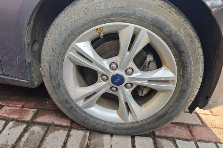 Used Ford Focus 2012 Sedan 1.6L Automatic Fashion Edition Right Front Wheel Hub