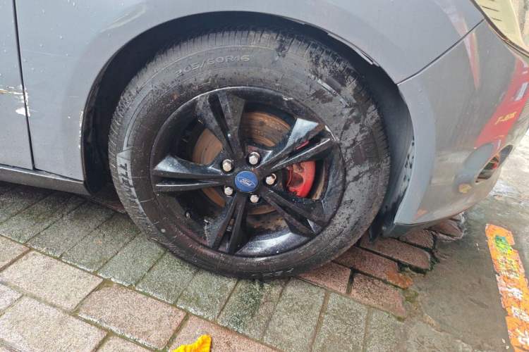 Used Ford Focus 2012 Hatchback 1.6L Automatic Fashion Edition Right Front Wheel Hub