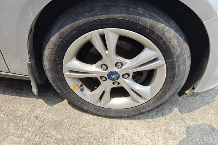 Used Ford Focus 2012 Sedan 1.6L Automatic Fashion Edition Right Front Wheel Hub