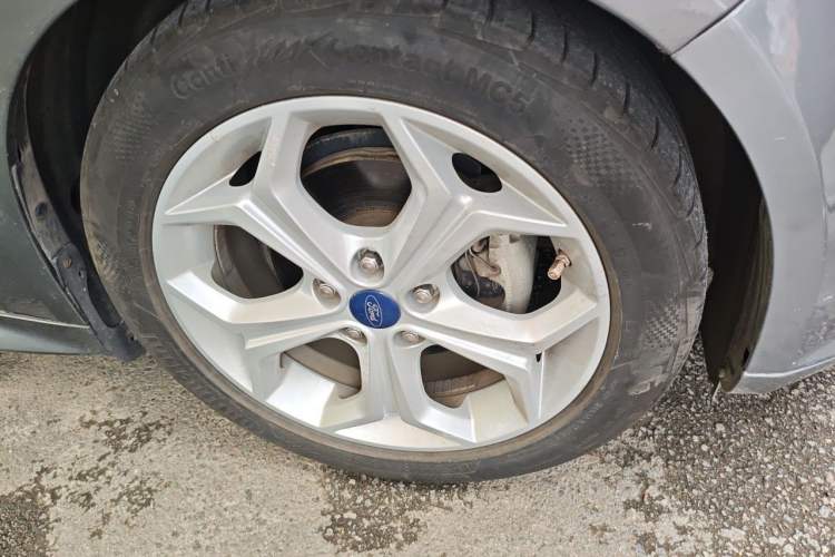 Used Ford Focus 2012 Hatchback 2.0L Automatic Luxury Sport Model Right Front Wheel Hub