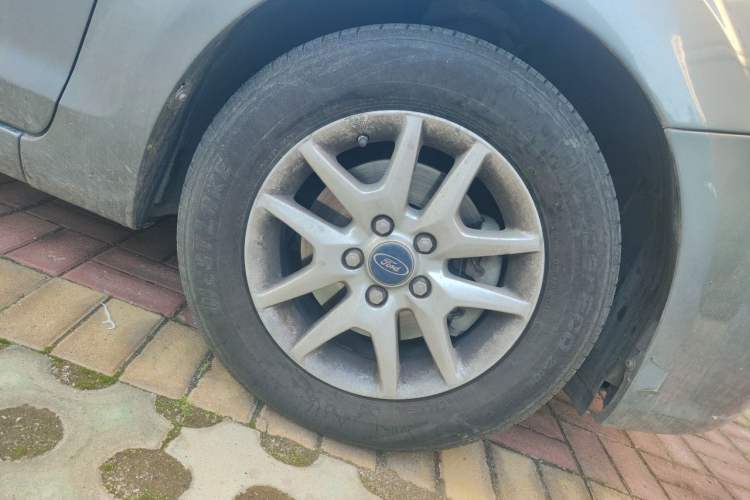 Used Ford Focus 2012 Hatchback Classic 1.8L Automatic Base Model Right Front Wheel Hub