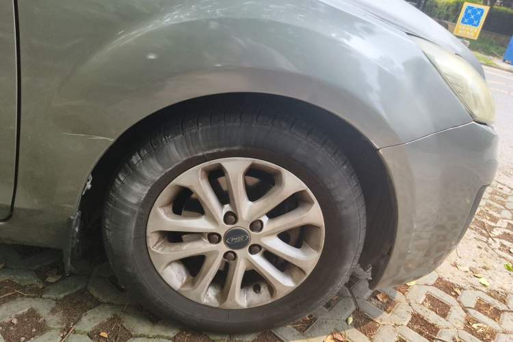 Used Ford Focus 2012 Hatchback Classic 1.8L Automatic Base Model Right Front Wheel Hub