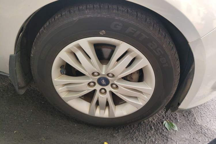 Used Ford Focus 2012 Sedan 1.6L Automatic Comfort Model Right Front Wheel Hub