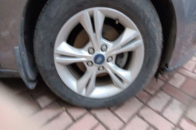 Used Ford Focus 2012 Sedan 1.6L Automatic Fashion Edition Right Front Wheel Hub