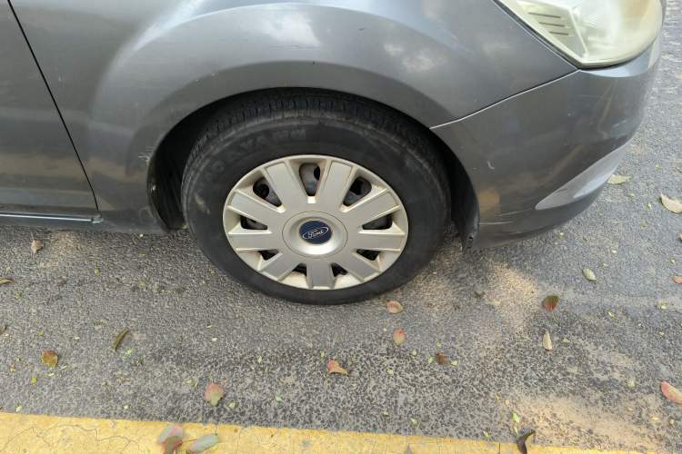 Used Ford Focus 2012 Sedan Classic 1.8L Manual Base Model Right Front Wheel Hub