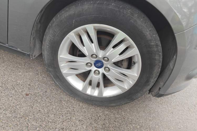 Used Ford Focus 2012 Sedan 1.6L Automatic Comfort Model Right Front Wheel Hub
