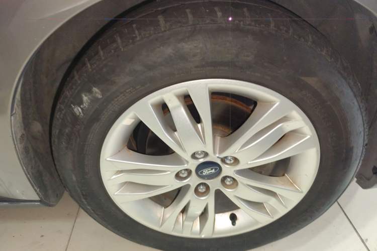 Used Ford Focus 2012 Sedan 1.6L Automatic Comfort Model Right Front Wheel Hub