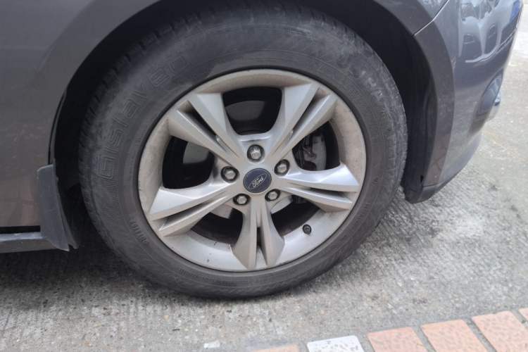 Used Ford Focus 2012 Sedan 1.6L Manual Fashion Edition Right Front Wheel Hub