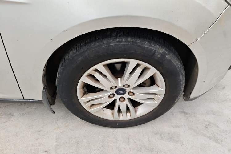 Used Ford Focus 2012 Sedan 1.6L Automatic Comfort Model Right Front Wheel Hub