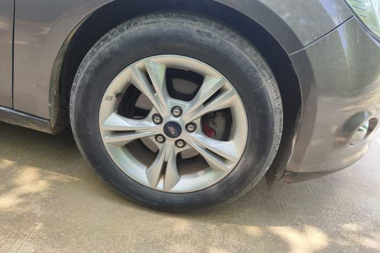 Used Ford Focus 2012 Sedan 1.6L Automatic Fashion Edition Right Front Wheel Hub