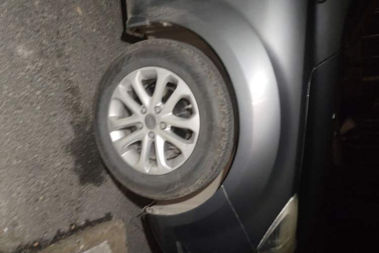 Used Ford Focus 2012 Sedan Classic 1.8L Automatic Fashion Edition Right Front Wheel Hub