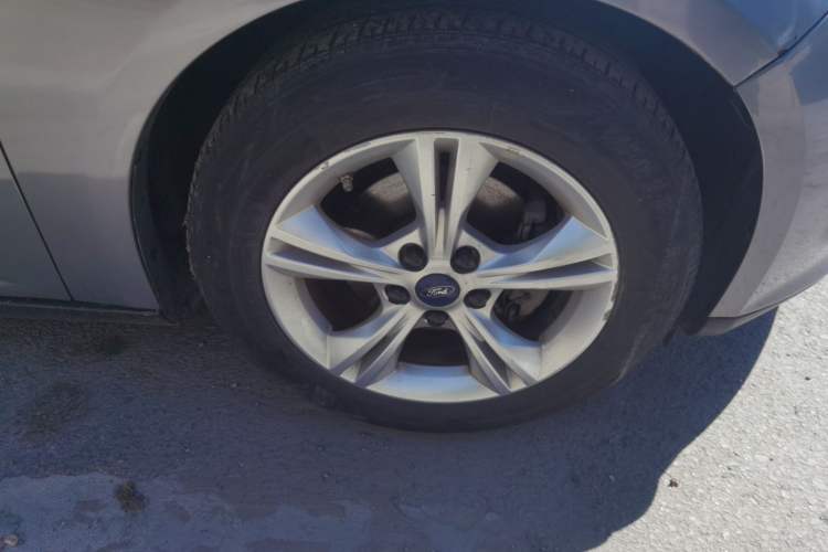 Used Ford Focus 2012 Sedan 1.6L Automatic Fashion Edition Right Front Wheel Hub