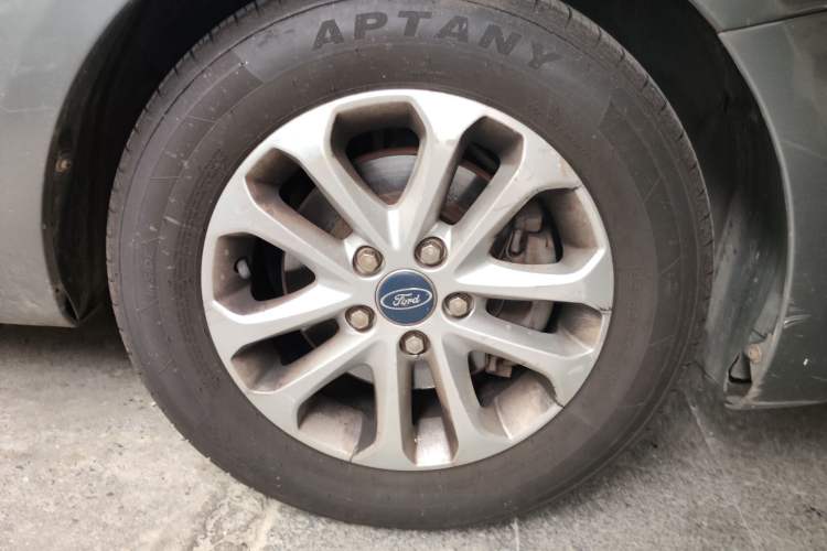Used Ford Focus 2012 Sedan Classic 1.8L Automatic Fashion Edition Right Front Wheel Hub