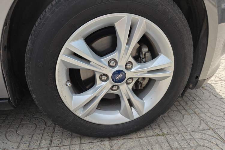 Used Ford Focus 2012 Sedan 1.6L Automatic Fashion Edition Right Front Wheel Hub