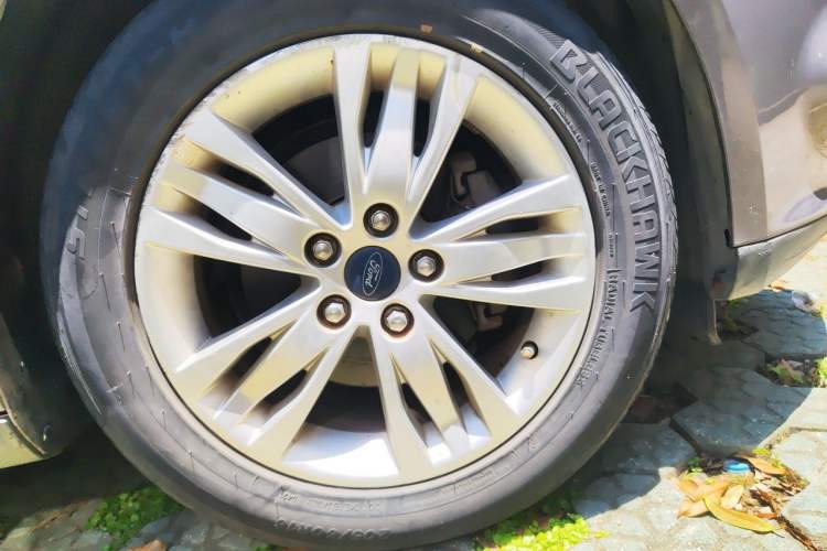 Used Ford Focus 2012 Sedan 1.6L Automatic Comfort Model Right Front Wheel Hub
