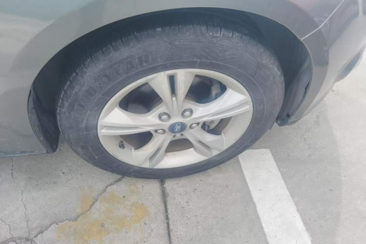 Used Ford Focus 2012 Sedan 1.6L Automatic Fashion Edition Right Front Wheel Hub