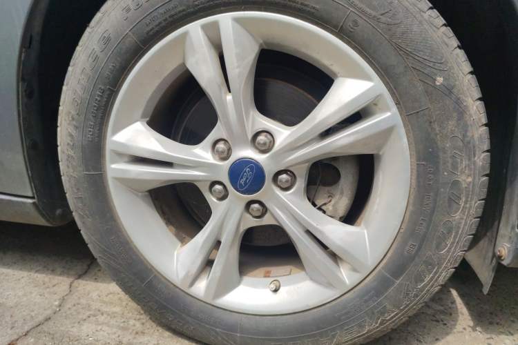 Used Ford Focus 2012 Sedan 1.6L Automatic Fashion Edition Right Front Wheel Hub