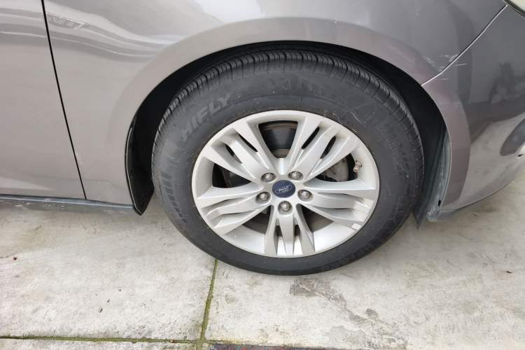Used Ford Focus 2012 Sedan 1.6L Automatic Comfort Model Right Front Wheel Hub