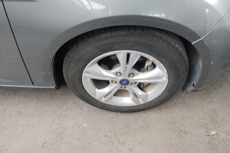 Used Ford Focus 2012 Hatchback 1.6L Automatic Fashion Edition Right Front Wheel Hub