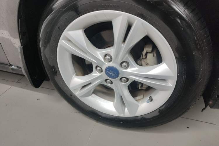 Used Ford Focus 2012 Sedan 1.6L Automatic Fashion Edition Right Front Wheel Hub