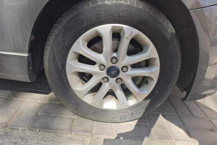 Used Ford Focus 2012 Hatchback Classic 1.8L Automatic Fashion Edition Right Front Wheel Hub