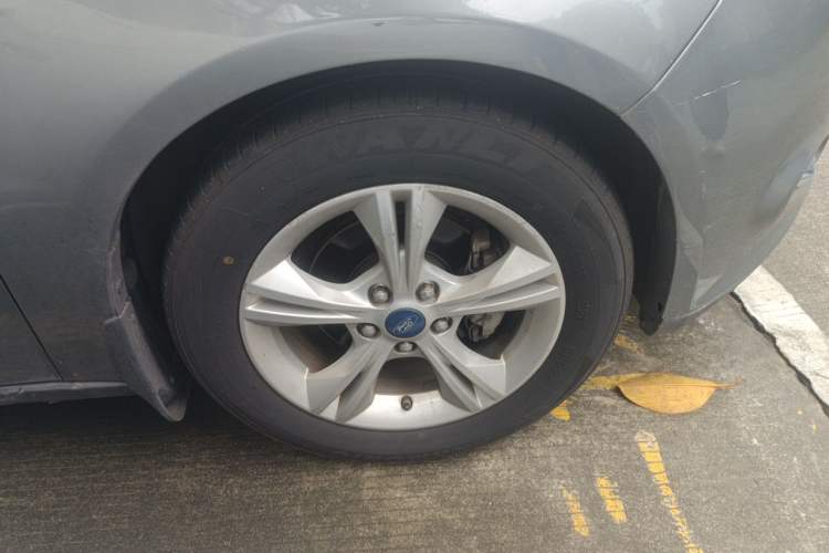 Used Ford Focus 2012 Sedan 1.6L Manual Fashion Edition Right Front Wheel Hub