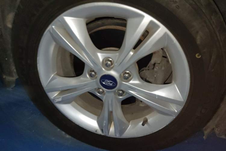 Used Ford Focus 2012 Hatchback 1.6L Automatic Comfort Model Right Front Wheel Hub