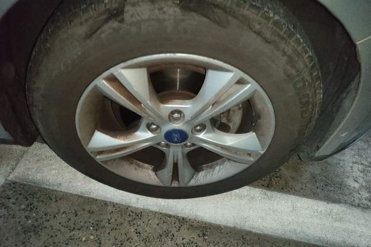 Used Ford Focus 2012 Sedan 1.6L Automatic Fashion Edition Right Front Wheel Hub
