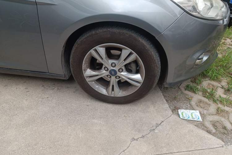 Used Ford Focus 2012 Hatchback 1.6L Automatic Fashion Edition Right Front Wheel Hub