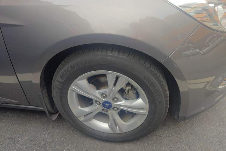 Used Ford Focus 2012 Sedan 1.6L Automatic Fashion Edition Right Front Wheel Hub
