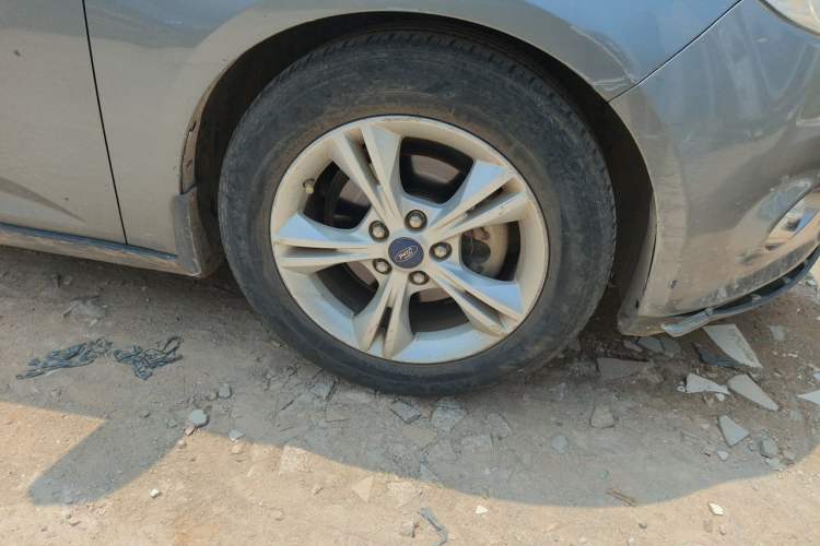 Used Ford Focus 2012 Sedan 1.6L Manual Fashion Edition Right Front Wheel Hub