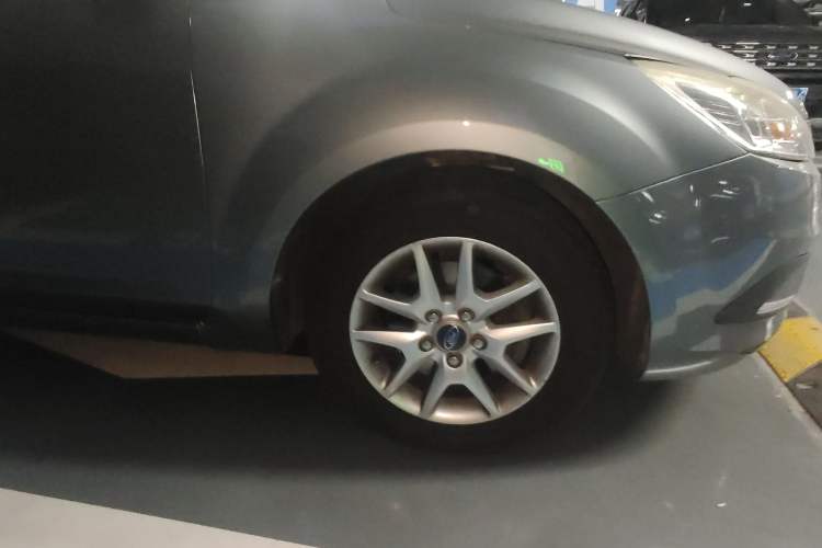 Used Ford Focus 2012 Sedan Classic 1.8L Automatic Base Model Right Front Wheel Hub
