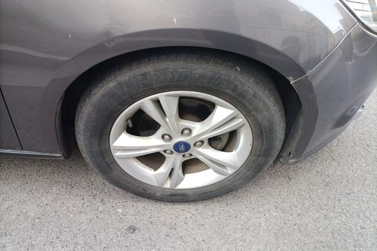 Used Ford Focus 2012 Sedan 1.6L Automatic Fashion Edition Right Front Wheel Hub