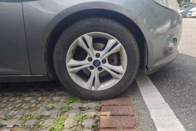 Used Ford Focus 2012 Sedan 1.6L Automatic Fashion Edition Right Front Wheel Hub