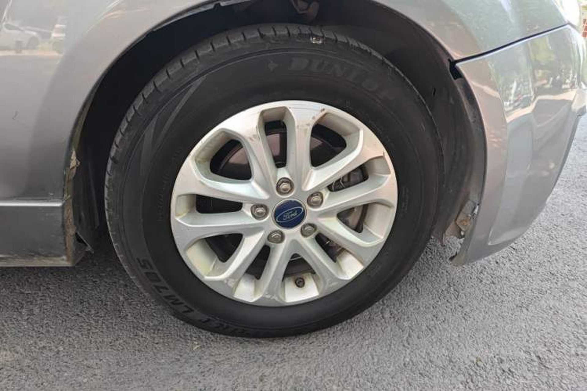 Used Ford Focus 2012 Hatchback Classic 1.8L Manual Fashion Edition Right Front Wheel Hub