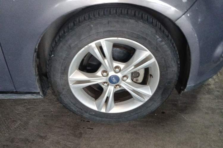 Used Ford Focus 2012 Sedan 1.6L Automatic Fashion Edition Right Front Wheel Hub