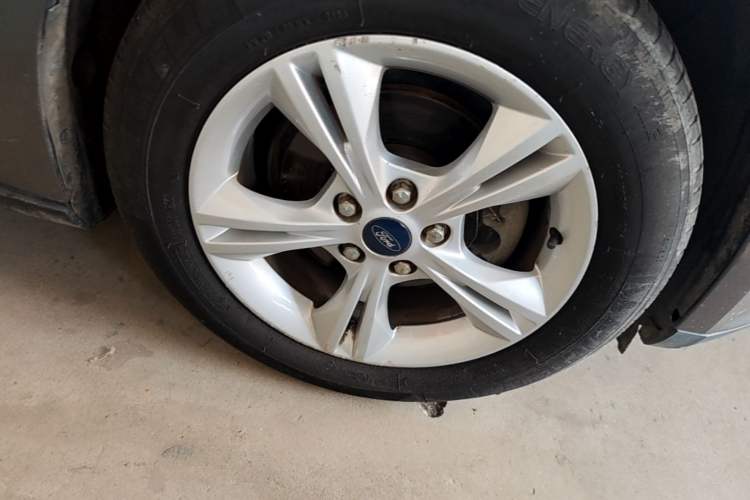 Used Ford Focus 2012 Sedan 1.6L Automatic Fashion Edition Right Front Wheel Hub