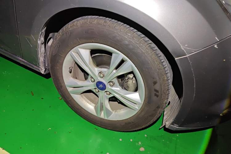 Used Ford Focus 2012 Sedan 1.6L Automatic Fashion Edition Right Front Wheel Hub