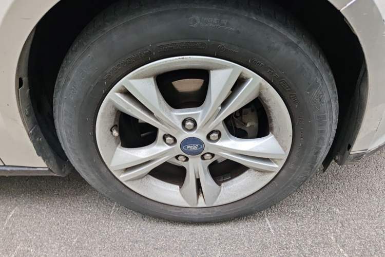 Used Ford Focus 2012 Hatchback 1.6L Automatic Fashion Edition Right Front Wheel Hub