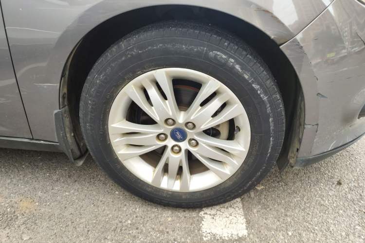 Used Ford Focus 2012 Sedan 1.6L Manual Comfort Model Right Front Wheel Hub