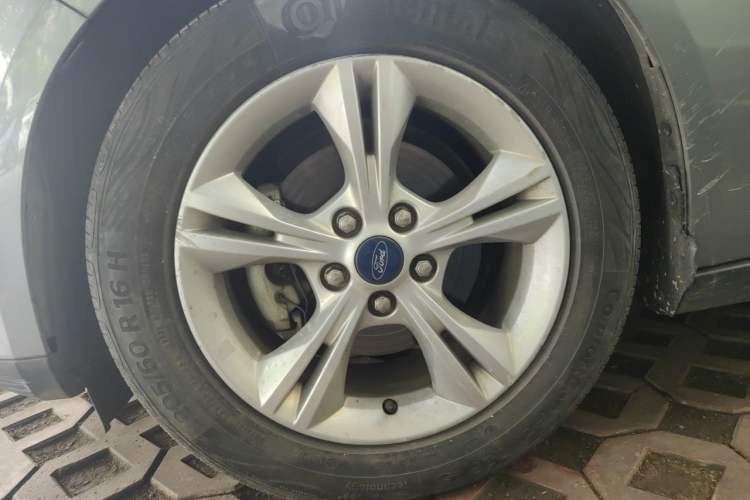 Used Ford Focus 2012 Sedan 1.6L Automatic Fashion Edition Right Front Wheel Hub
