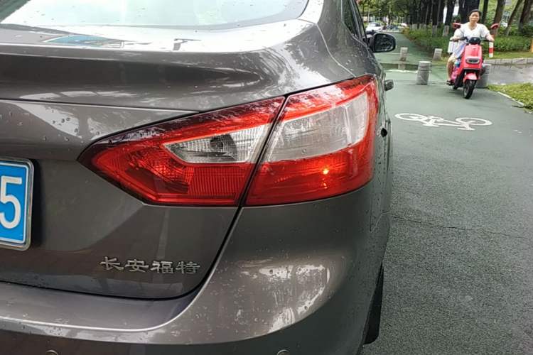 Used Ford Focus 2012 Sedan 1.6L Automatic Comfort Model Right Rear Taillight